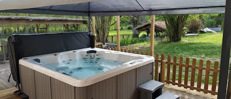 Bain à remous extérieur