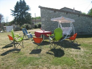 Outdoor dining - La Maison de Rolland (SAINT-MARTIN-L'ARS)