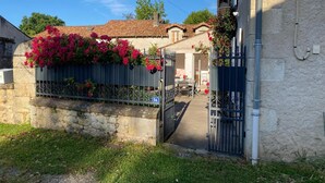 Exterior - La Biche - Bonnes - Gîte (BONNES)