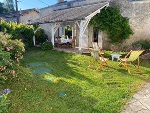 Outdoor dining - La Biche - Bonnes - Gîte (BONNES)