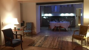 Dining - La Biche - Bonnes - Gîte (BONNES)
