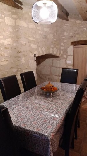 Dining - La Tour du Logis - Saint-martin-la-pallu (SAINT-MARTIN-LA-PALLU)