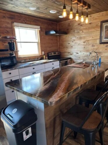 Warm and Cozy Upstairs Apartment
