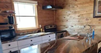 Warm and Cozy Upstairs Apartment