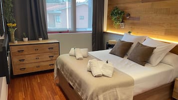 4 Schlafzimmer, BĂŒgeleisen/BĂŒgelbrett, WLAN, BettwĂ€sche
