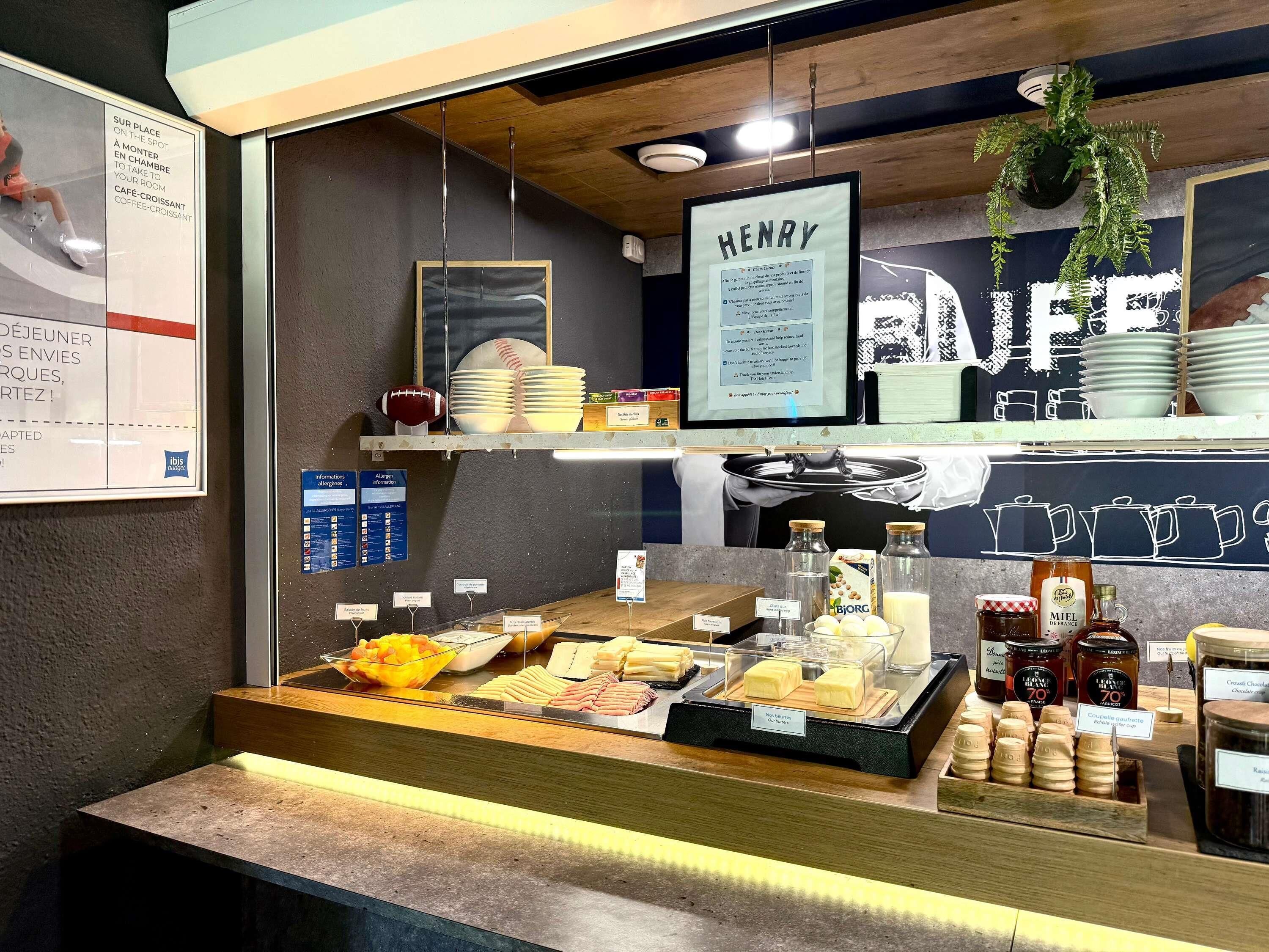 Se ofrece un desayuno bufé (9.90 EUR por persona)