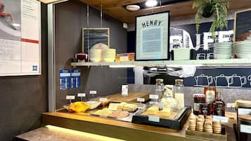 Tägliches Frühstücksbuffet gegen Gebühr
