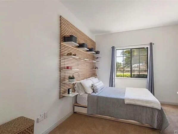 2 chambres, fer et planche à repasser, Wi-Fi, draps fournis