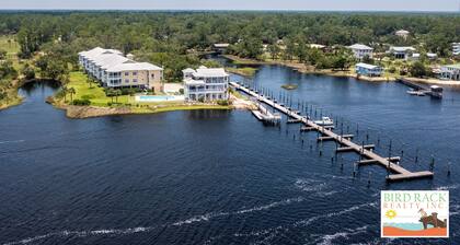 Gulf Breeze Condo #203- Private Boat Ramp! WiFi! NO DOCK THIS SCALLOP SEASON!