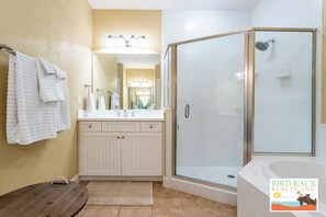 Bathtub, towels - Gulf Breeze Condo #203- Private Boat Ramp! WiFi! Docks to be completed May 2026! (Steinhatchee)