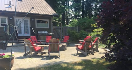The Wood Shed at Saratoga Beach with hot tub