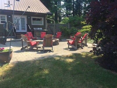 The Wood Shed at Saratoga Beach with hot tub