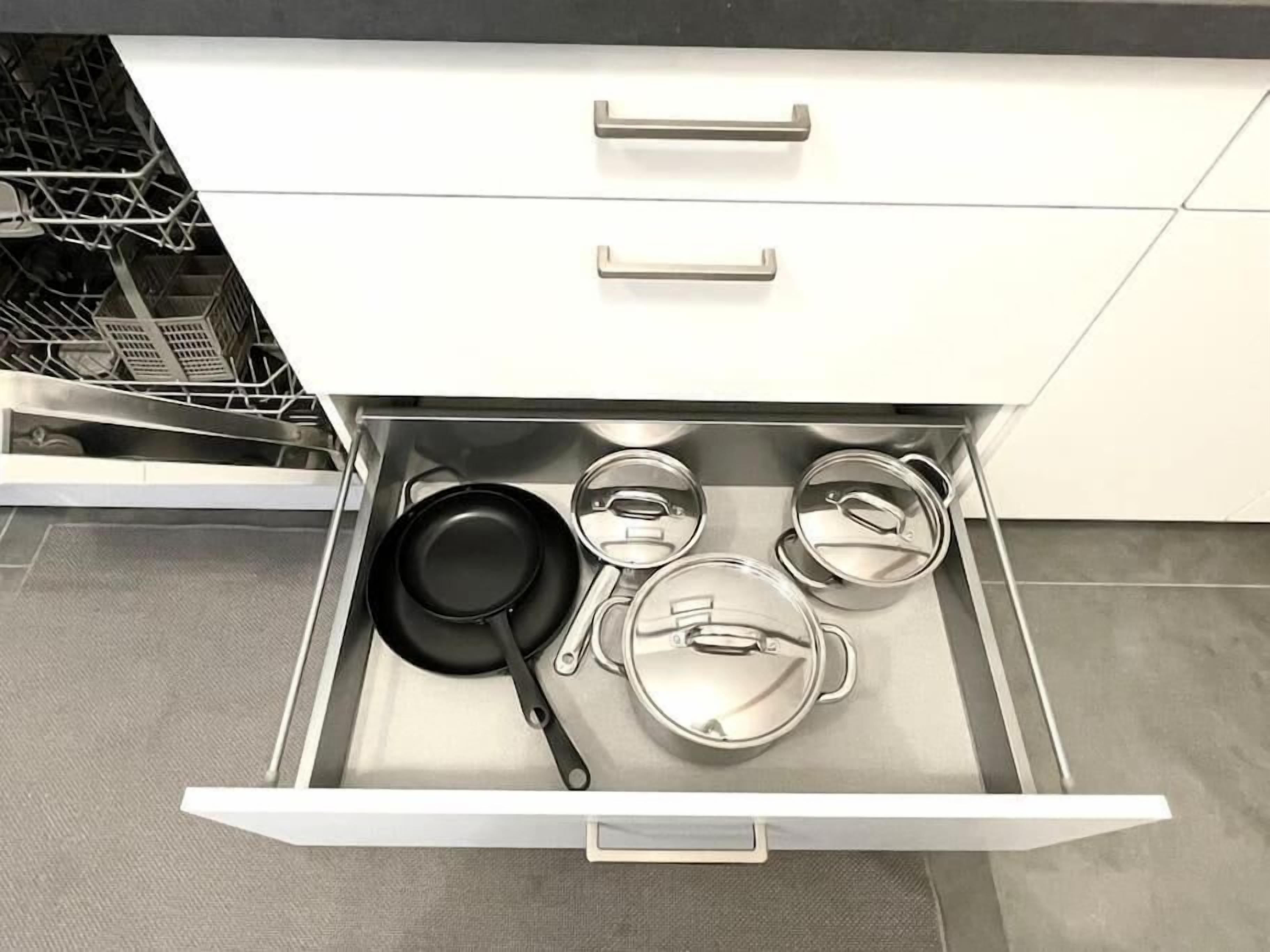Refrigerador con congelador, microondas, horno y parrilla de estufa 