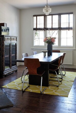 Dining - Designer's Stylish Cottage In Leafy Highgate (London)