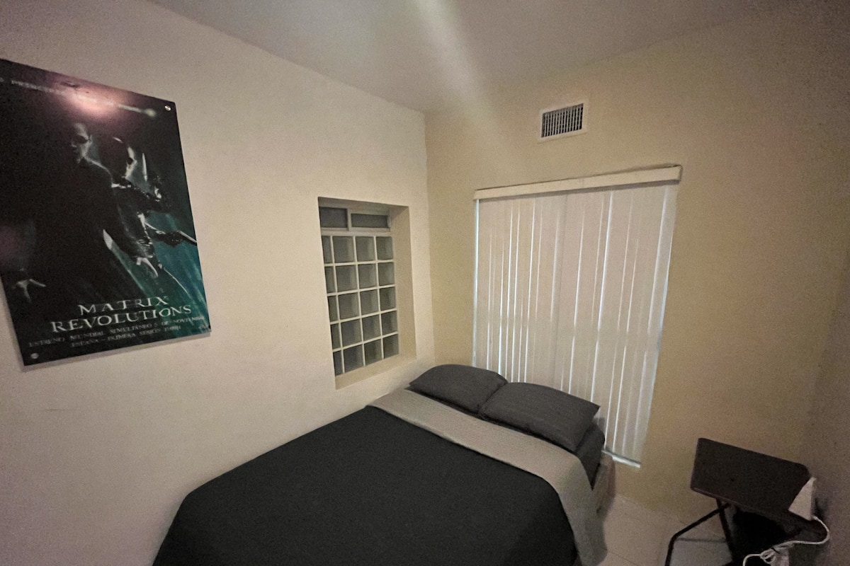 Economy Double Room | Iron/ironing board, free WiFi, bed sheets