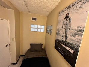 Economy Single Room | Iron/ironing board, free WiFi, bed sheets