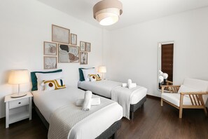 2 bedrooms, iron/ironing board, travel cot, Internet