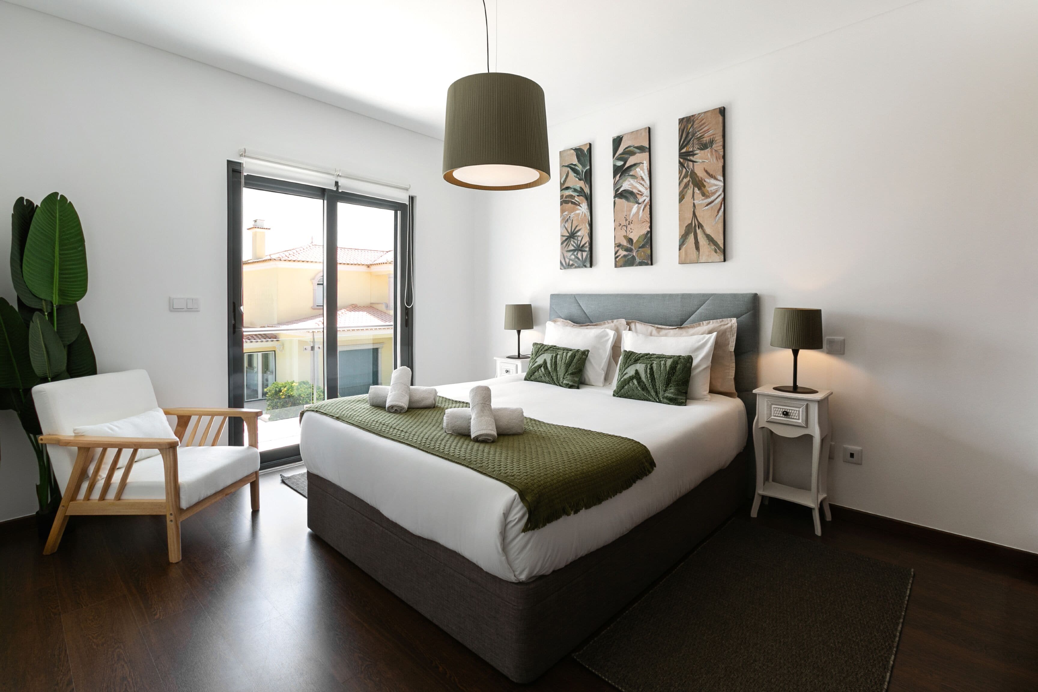 2 室のベッドルーム、アイロン / アイロン台、旅行用ベビーベッド、インターネット