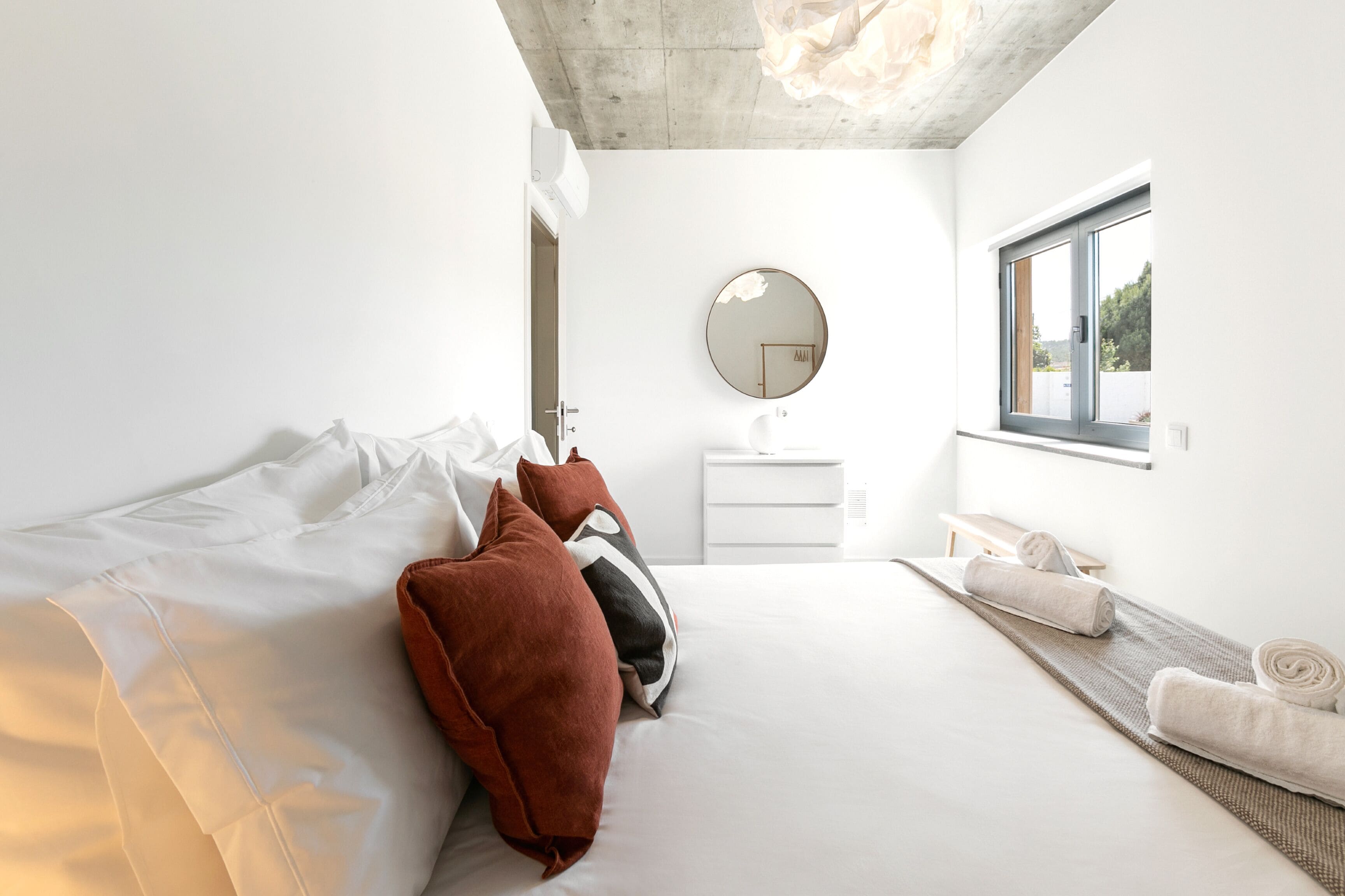 2 bedrooms, iron/ironing board, travel cot, Internet