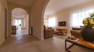 Smart TV, fireplace, ping pong, printers