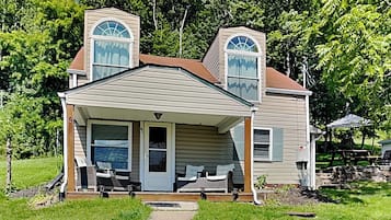House (2 Bedrooms) | Front of property