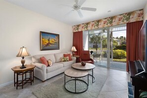 Living area - Luxury Naples Golf Condo (Naples)