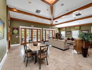 Dining - Luxury Naples Golf Condo (Naples)