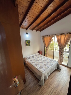 2 Schlafzimmer, Zimmersafe, Schreibtisch, Bügeleisen/Bügelbrett