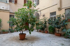 Exterior detail - Trastevere at heart.. (Roma)