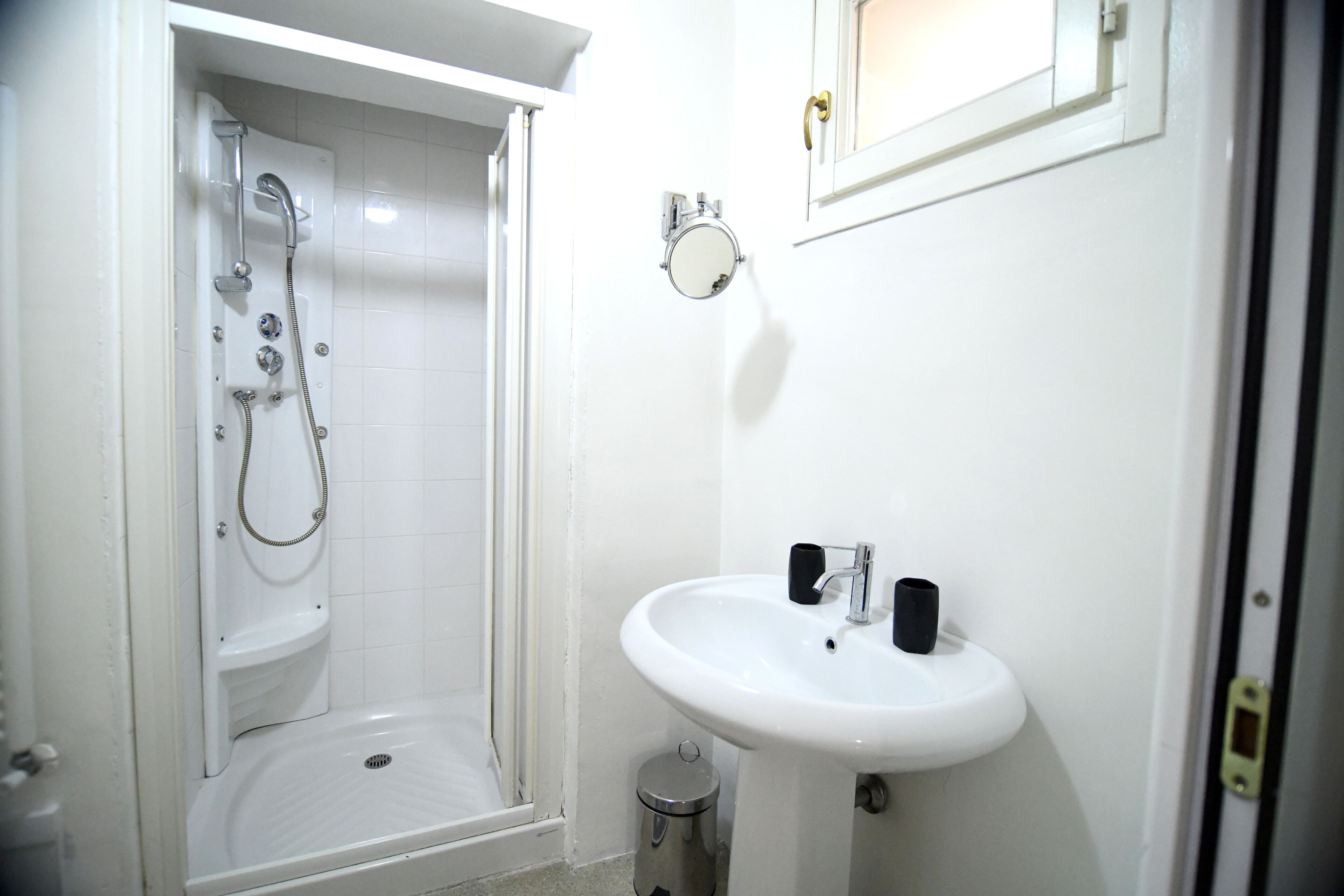 Chambre Classique Double ou avec lits jumeaux | Salle de bain | Articles de toilette gratuits, sèche-cheveux