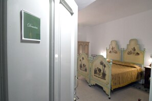 Classic Double or Twin Room | Free WiFi - Domo Peonia Bianca (Nuoro)