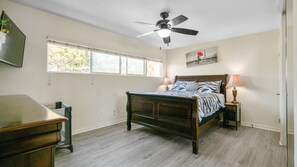 4 Schlafzimmer, Schreibtisch, Bügeleisen/Bügelbrett, kostenloses WLAN