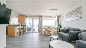 Fernseher, Kamin, DVD-Player, Tischtennisplatte