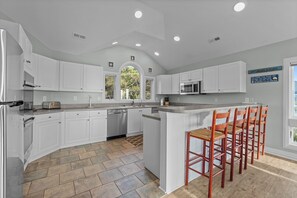 雪櫃、微波爐、焗爐、爐具