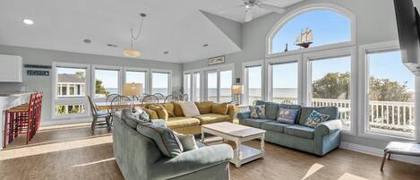 تلفزيون، كُتُب، ستيريو