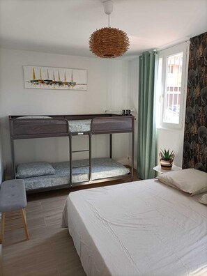 2 slaapkamers, een strijkplank/strijkijzer, wifi, beddengoed