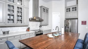 House (5 Bedrooms) | Property amenity