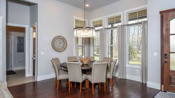 House (5 Bedrooms) | Property amenity