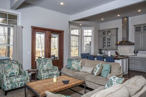 House (5 Bedrooms) | Property amenity