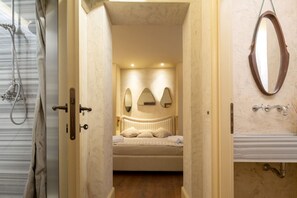 Shower, hair dryer, bidet, towels - Serragli Suite B in Santo Spirito Area (Firenze)