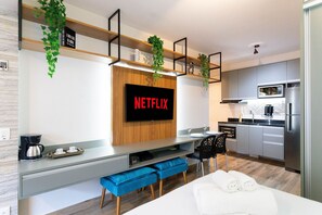 Studio ByWay 23B | Private kitchen | Fridge, coffee/tea maker, cookware/dishes/utensils - Studios ByWay Vila Madalena (São Paulo)