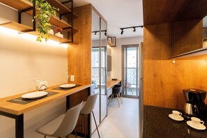 Studio ByWay 75A | Private kitchen | Fridge, coffee/tea maker, cookware/dishes/utensils