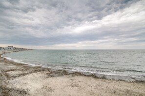 On the beach - Oceanfront Marshfield Home on Brant Rock Beach (Marshfield)