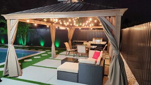 Outdoor dining - Luxury Miami Villa/Nr Beach/Heated POOL/BBQ/Firepit/Games/Minigolf/Basketball (Miami)