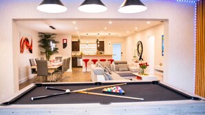A modern living room with a pool table, dining area, and kitchen. - Luxury Miami Villa/Nr Beach/Heated POOL/BBQ/Firepit/Games/Minigolf/Basketball (Miami)