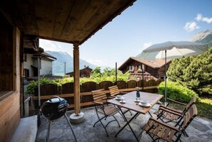 Outdoor dining - Cozy house in the village center (Brienz)