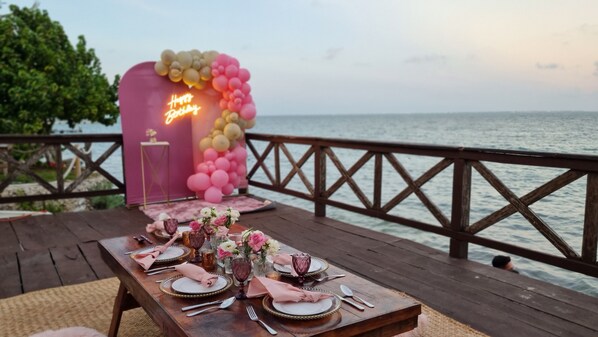 Outdoor dining