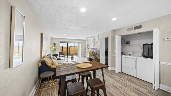 Interior - Cozy Townhome| Moffitt| Pool| Gym| Fast WiFi| 2B2B (Tampa)