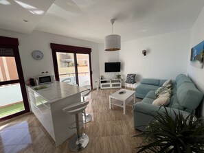 TV, stereo - Precioso Piso Recién Reformado Todo a Estrenar en Primera Línea de Playa (Almuñécar)