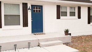 Exterior detail - Relax Here! Nashville's Northern Retreat (Gallatin)